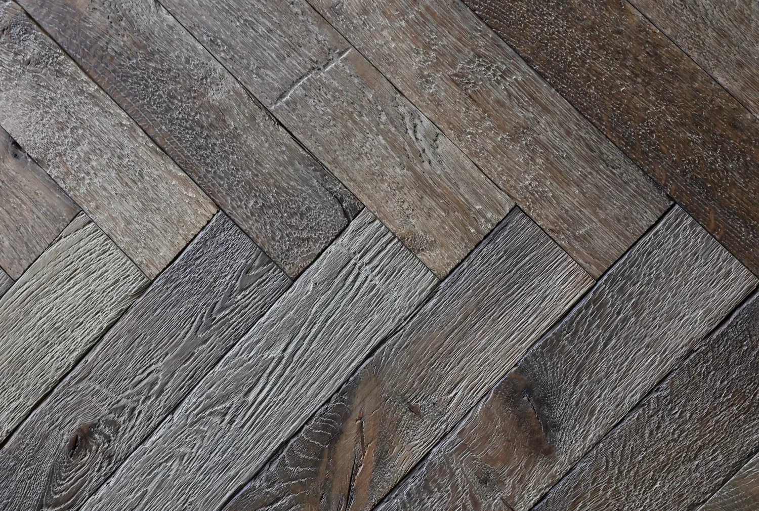 Le Marais oak herringbone parquet by De Opkamer in a living room interior in Made, The Netherlands