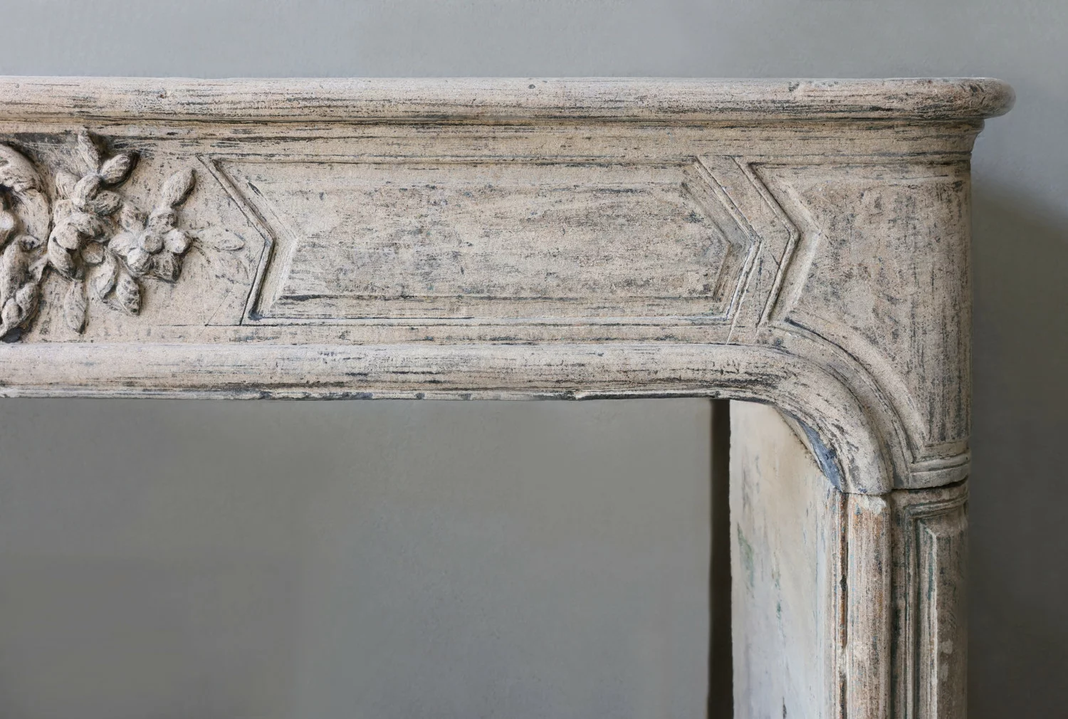 Louis XIV style chimney