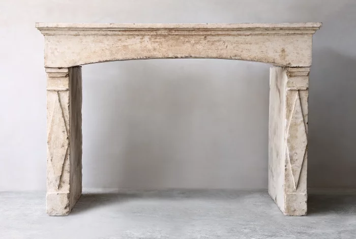 Antique mantle