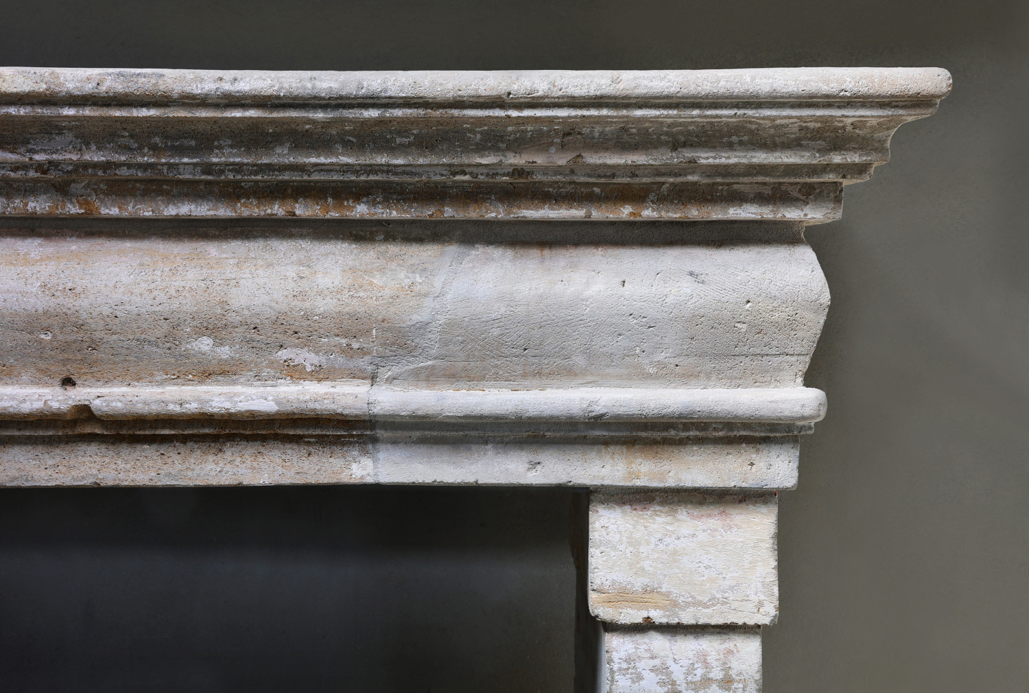 Campagnarde style mantle