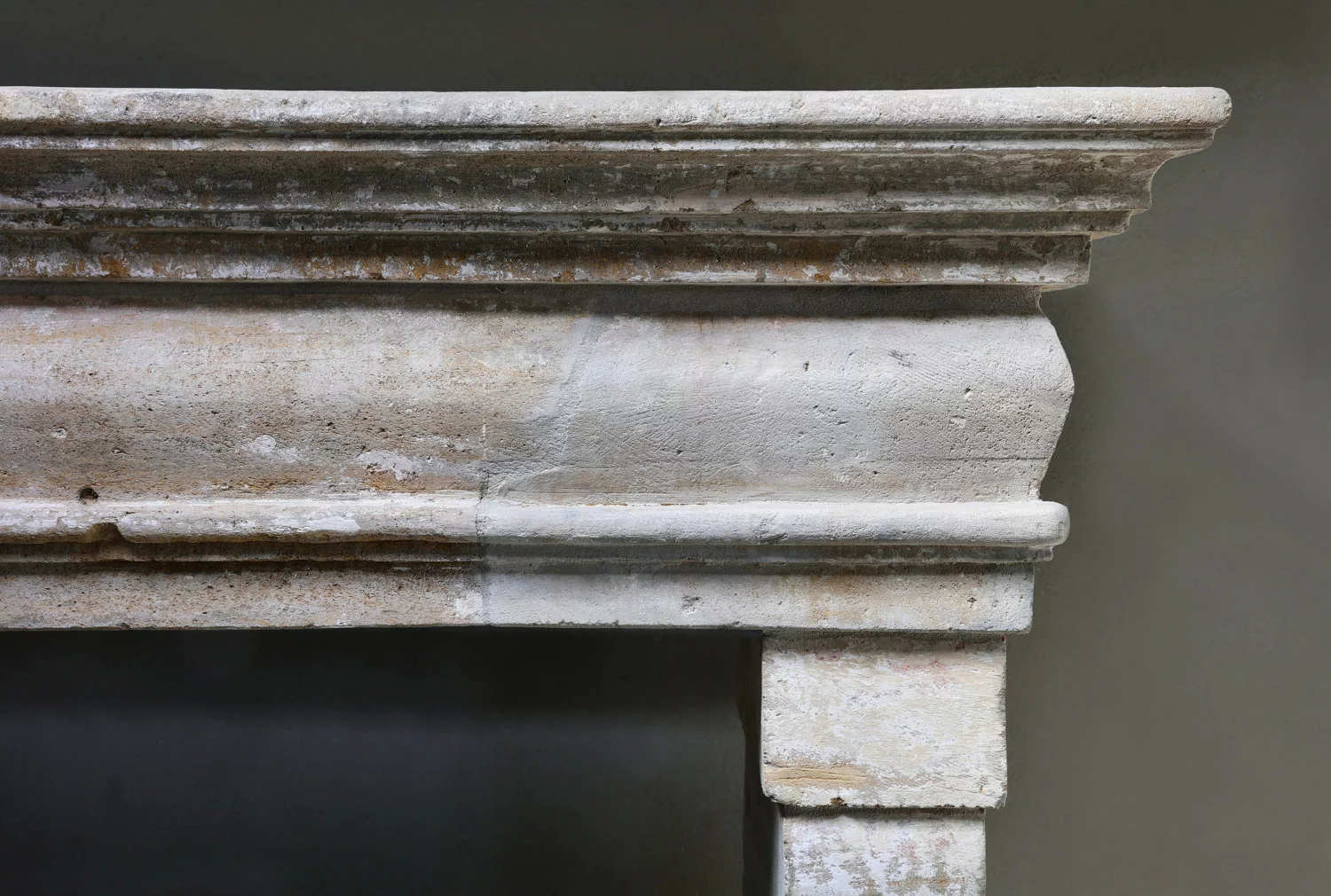 Campagnarde style mantle