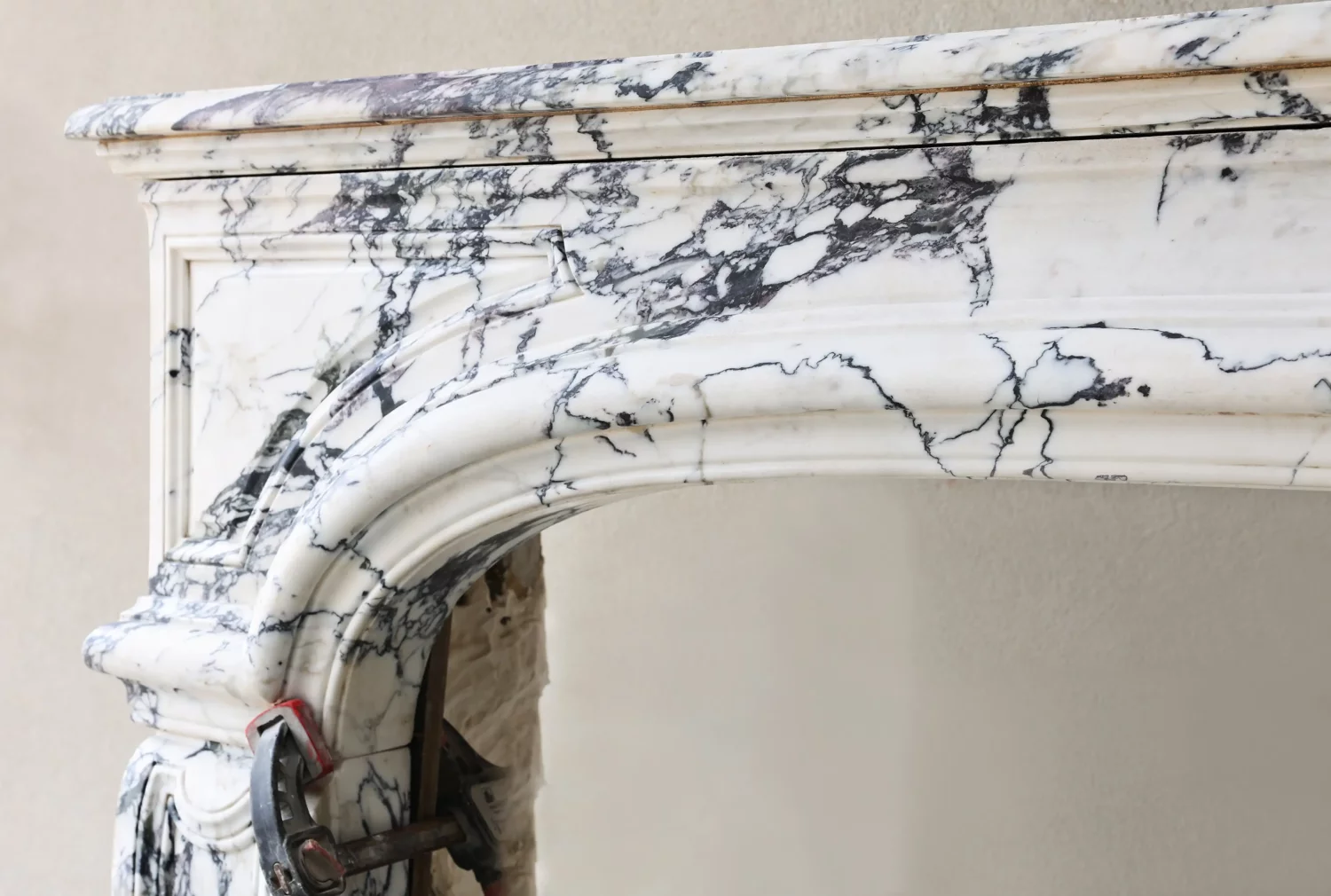 Upper-left corner detail of antique Paonazzo marble mantelpiece, edge condition and veining close-up, Ref. 1557