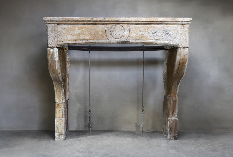 Robust antique mantle