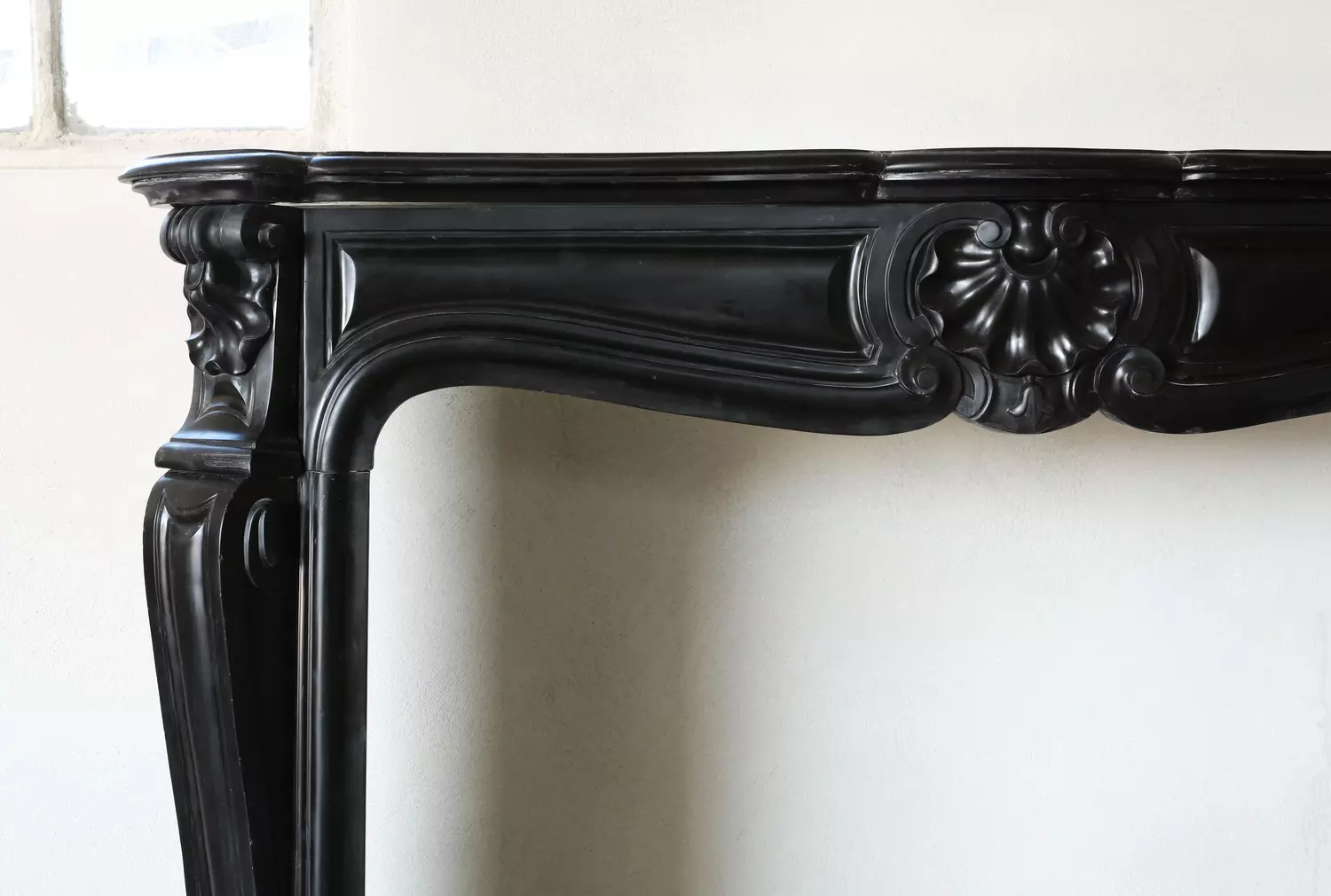 unieke marble fireplace