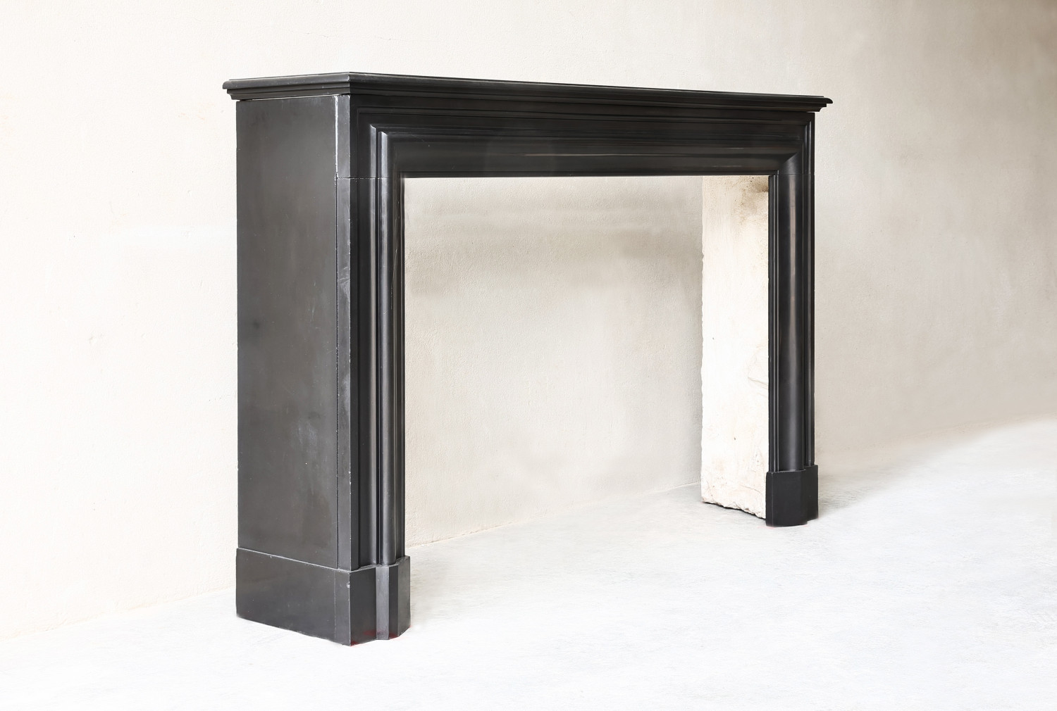 Noir de mazy marble mantle surround
