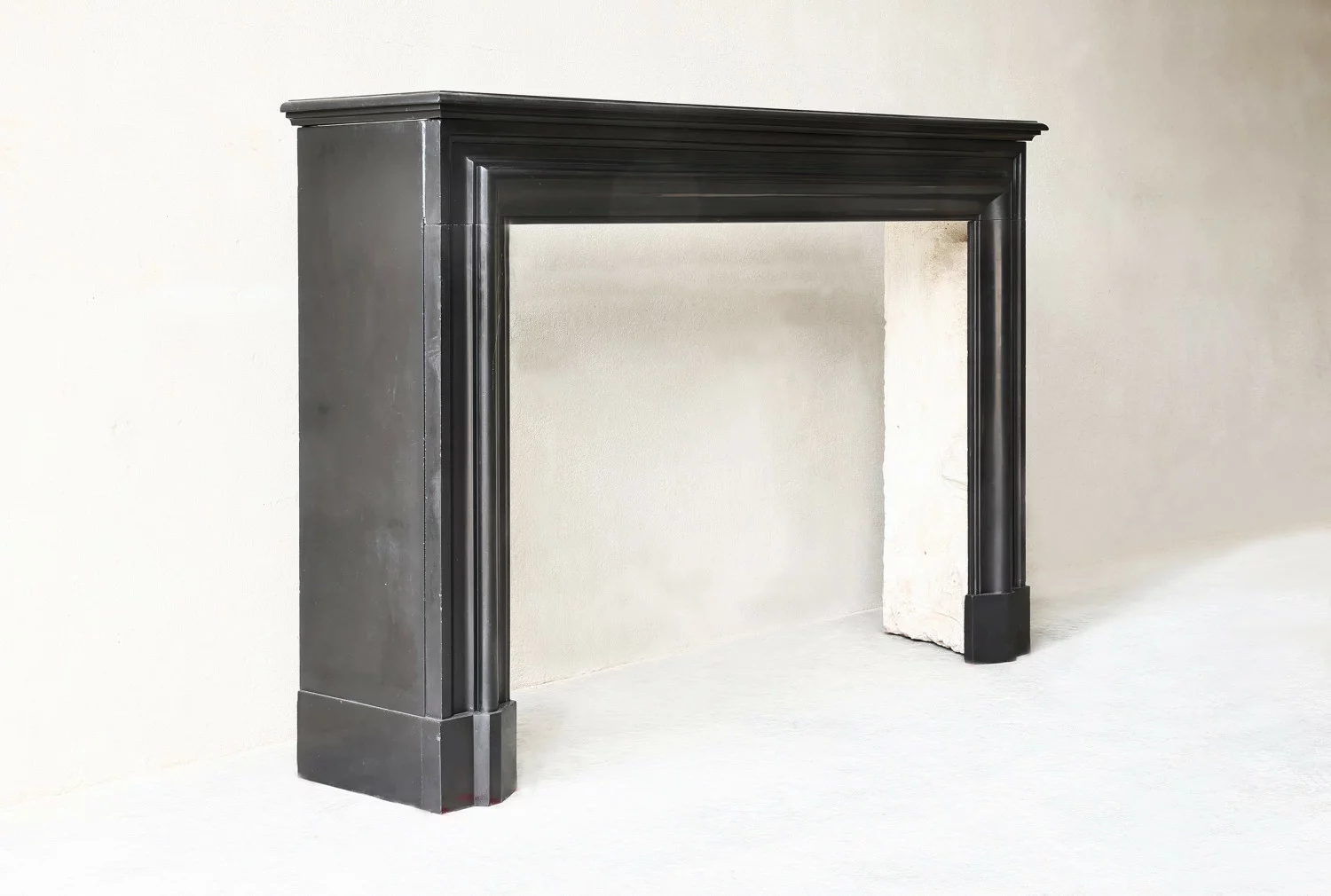 Noir de mazy marble mantle surround