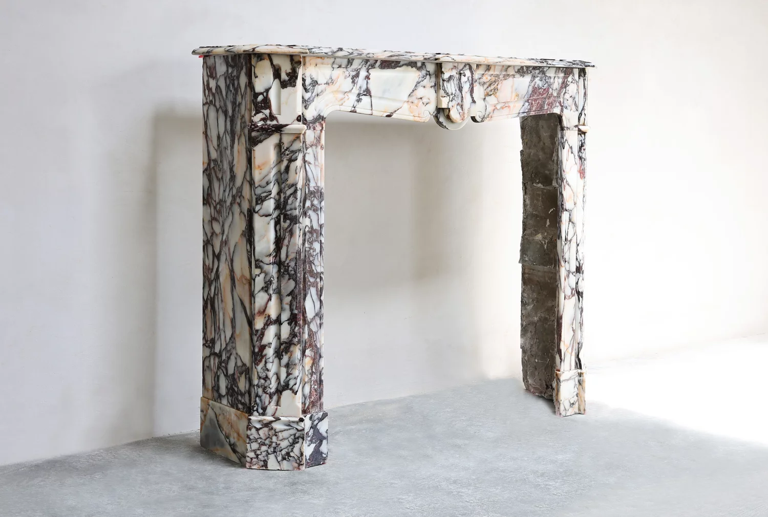 breche violetta fireplace