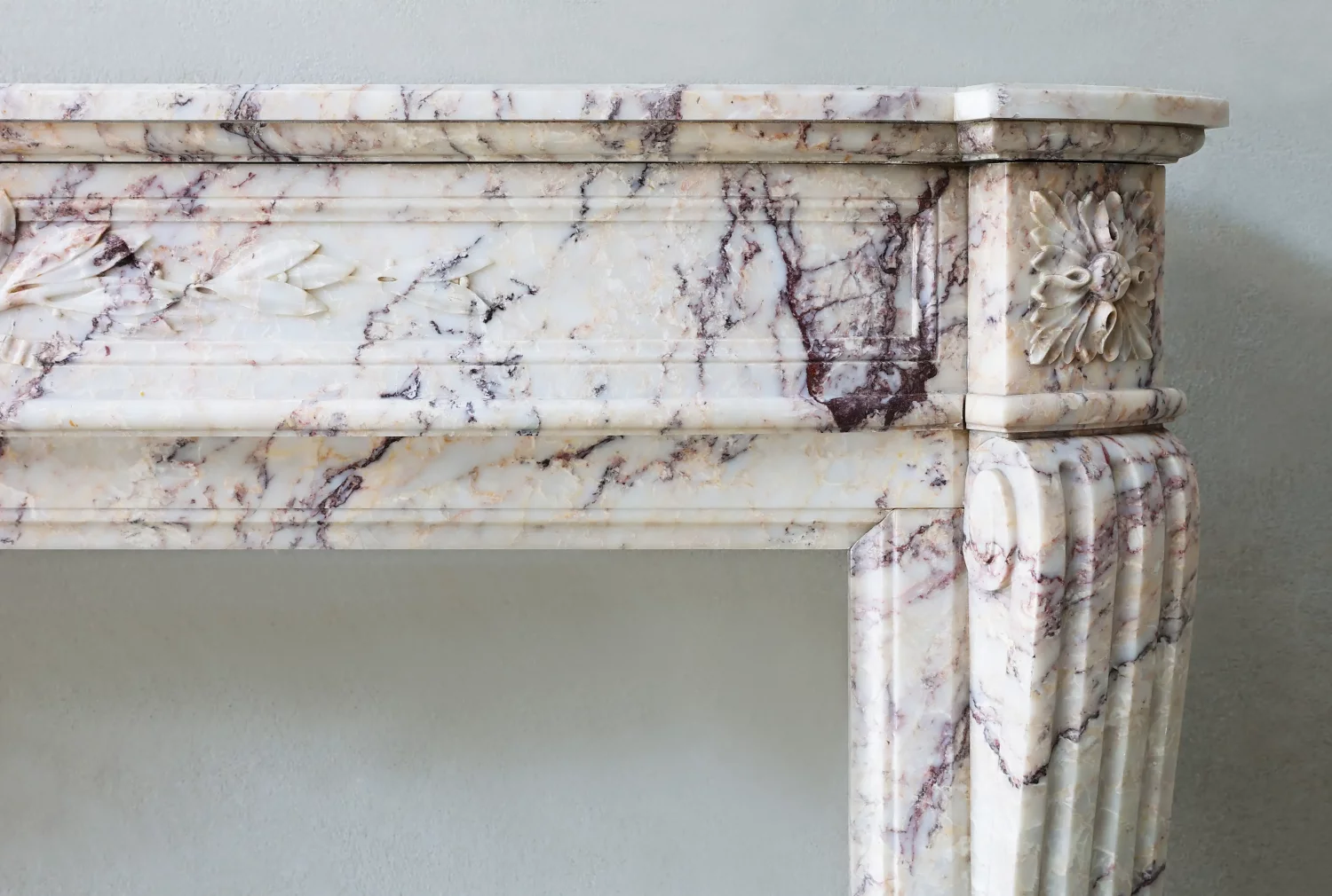 Right-side close-up of rosette corner block and carved mouldings in Escalette marble, Ref. 1581.