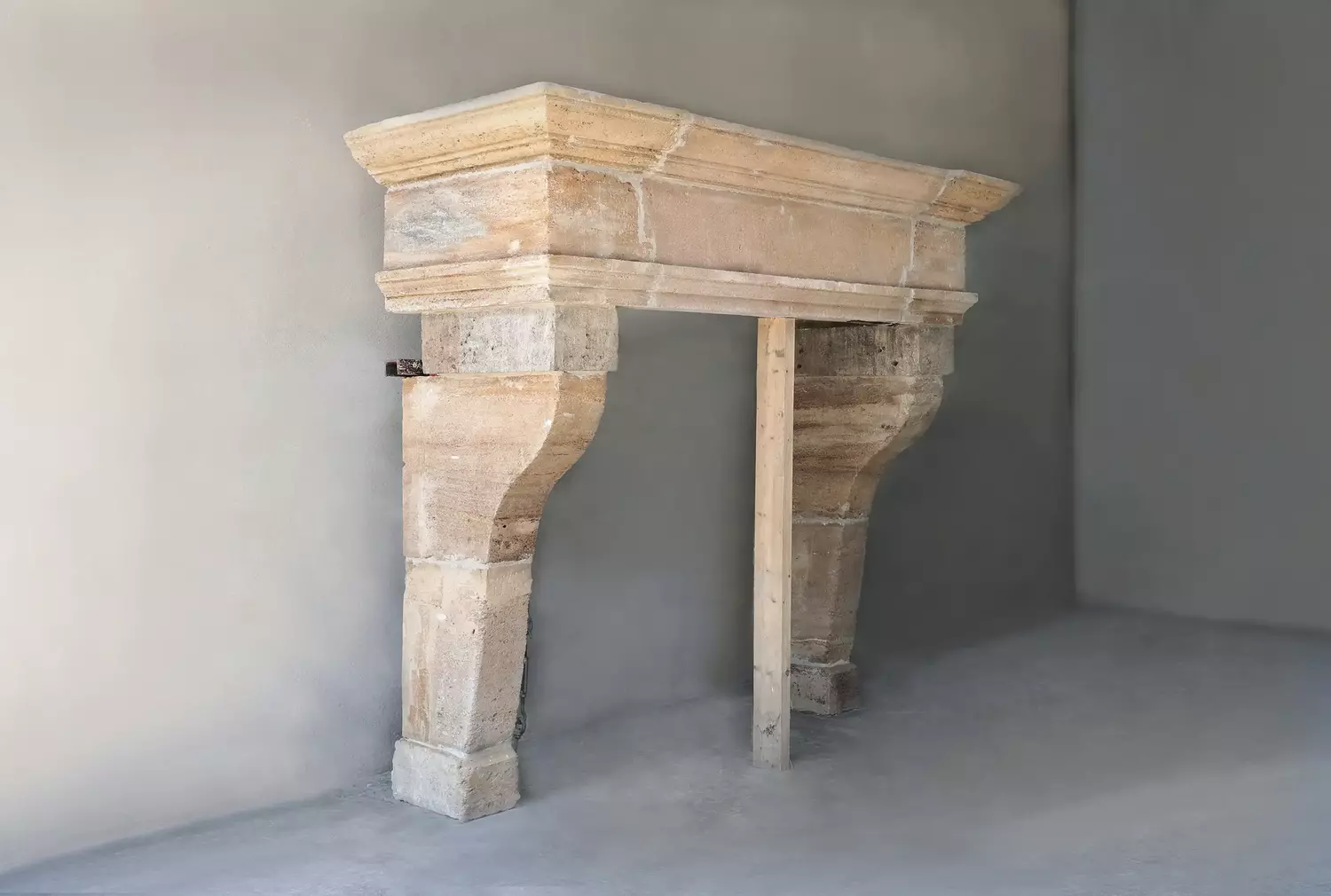 Old mantle of French limestone