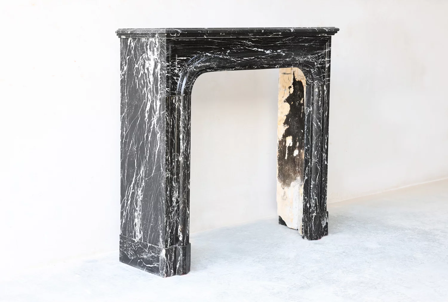 Nero marquina marble mantel