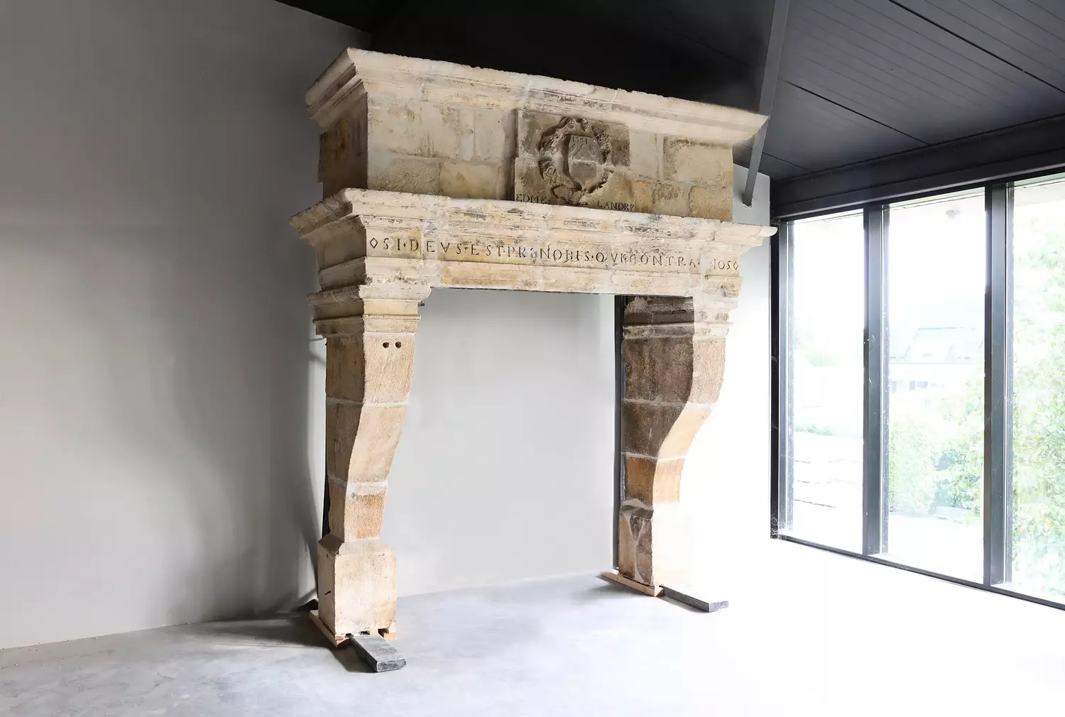 Renaissance style mantle