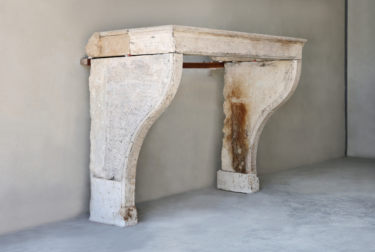 Campagnarde style fireplace