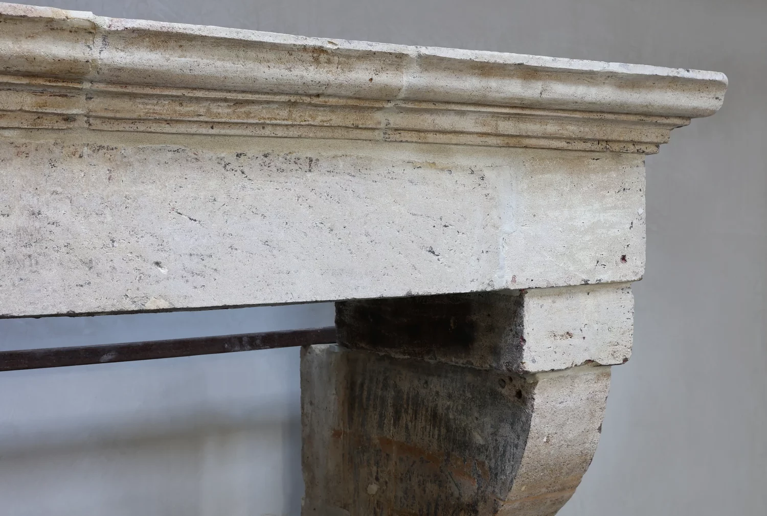 Campagnarde style fireplace