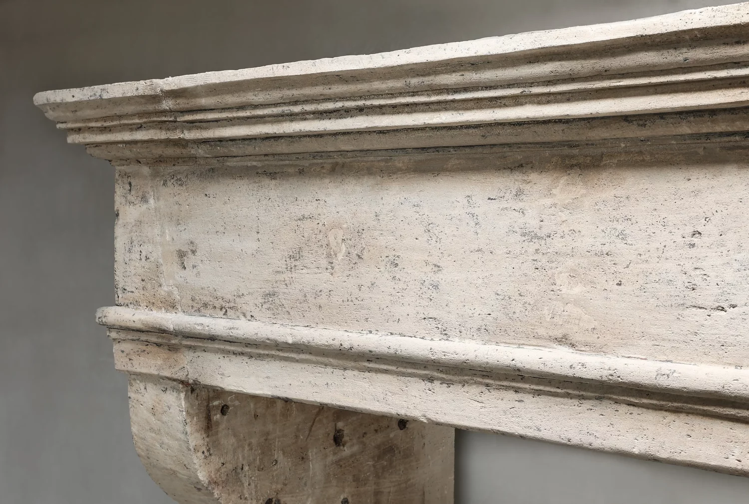 Louis XII style mantle