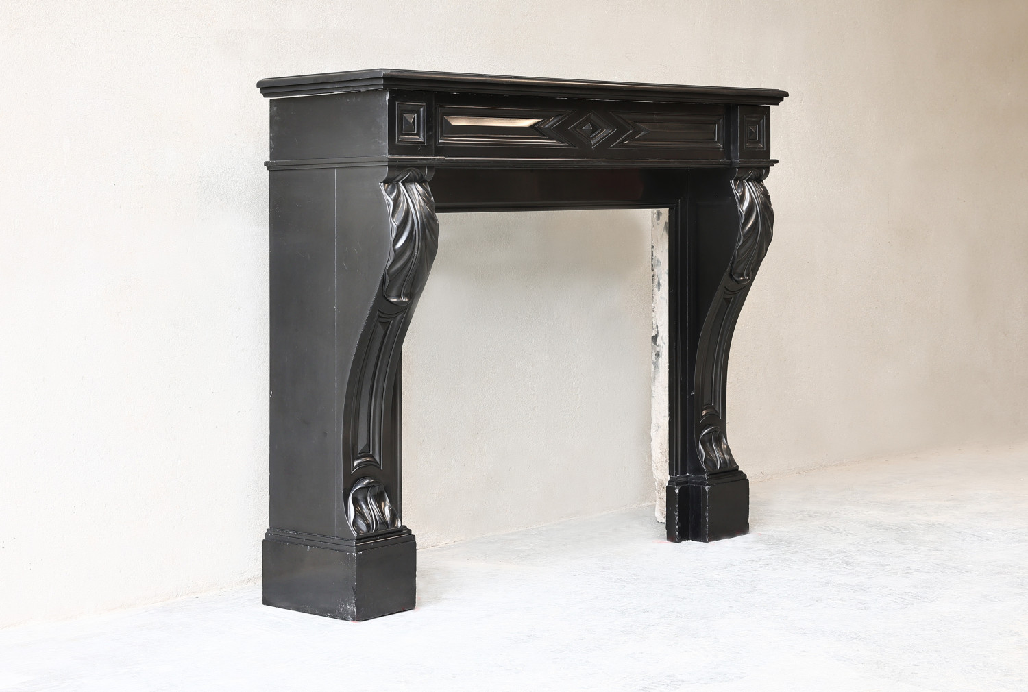 Noir de Mazy marble mantle