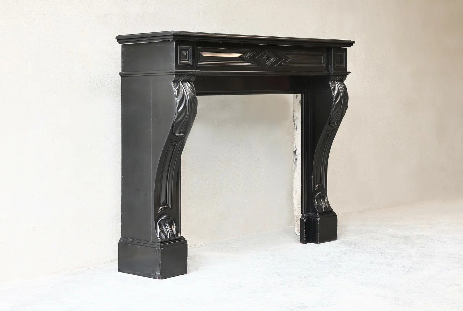 Noir de Mazy marble mantle