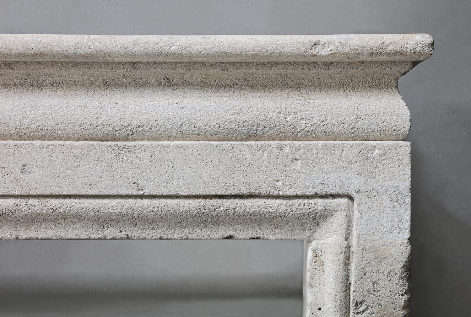 Campagnarde style mantle