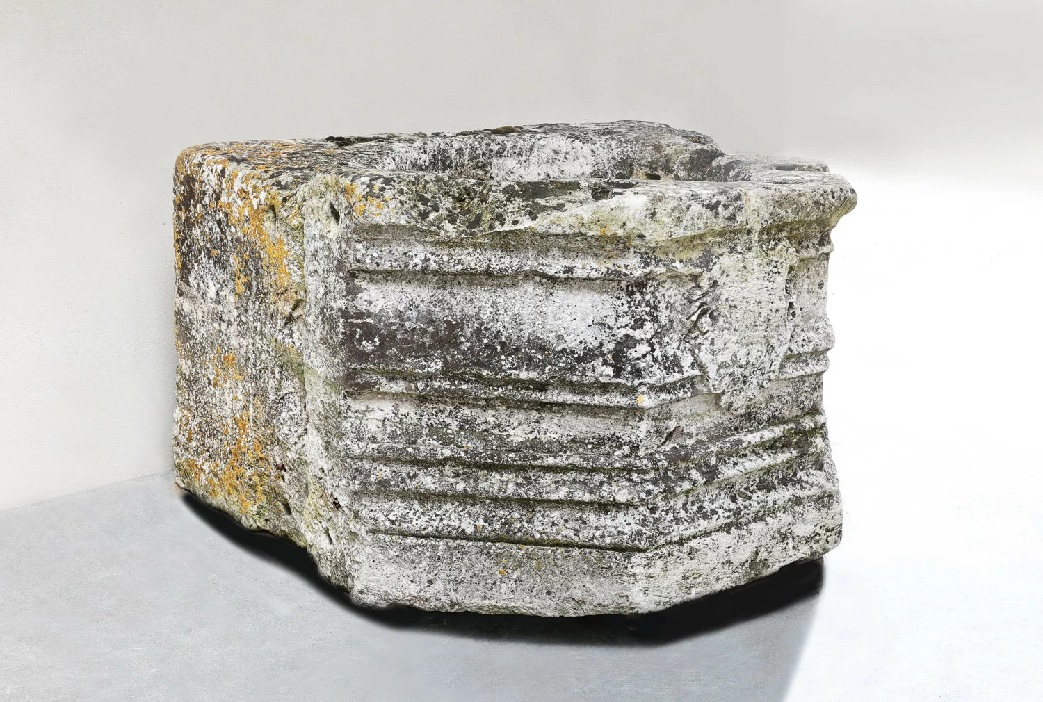 wellhead of french limestone