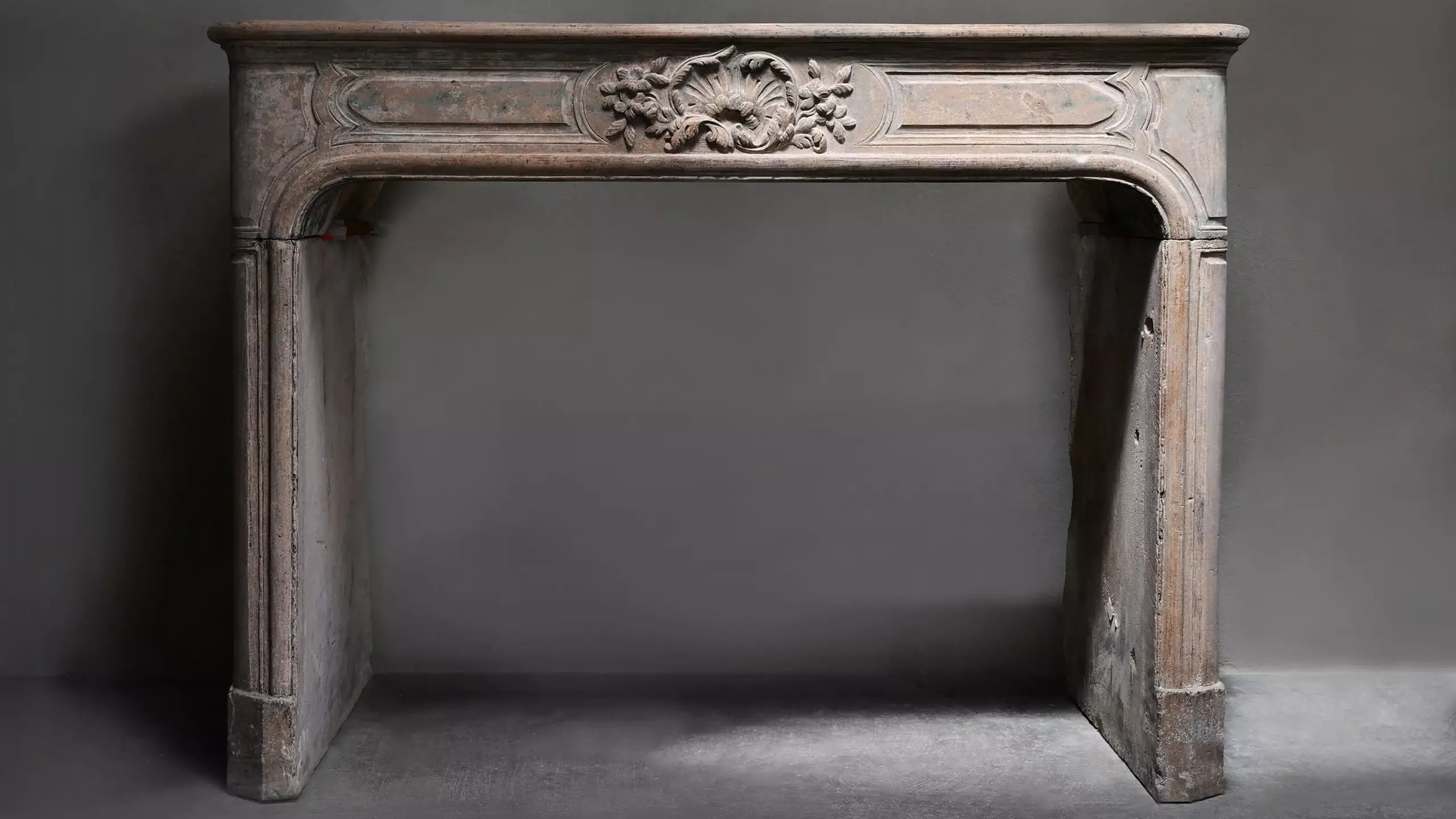 Antique limestone fireplace | Louis XIV | 19th century