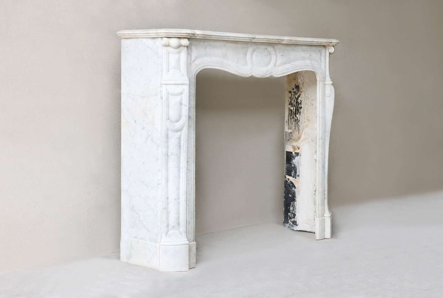 pompadour style mantle