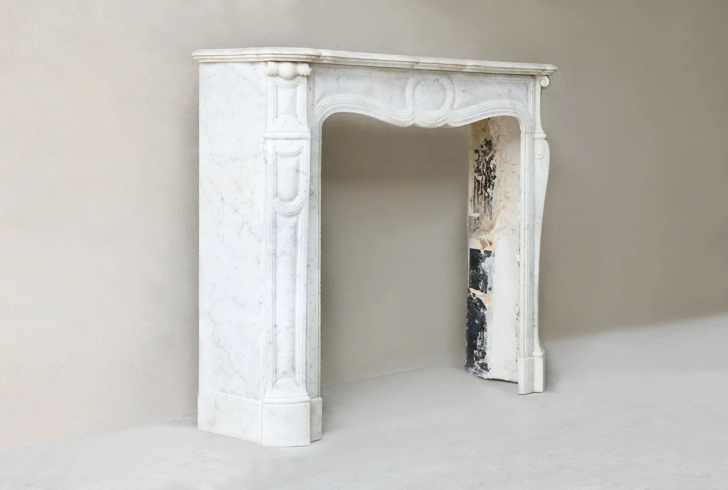 pompadour style mantle