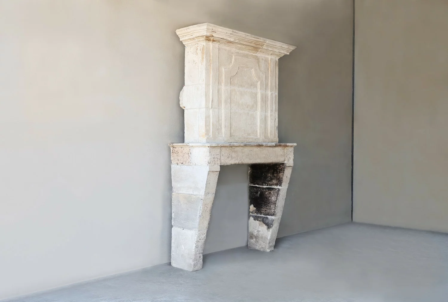 Louis XIII style mantle